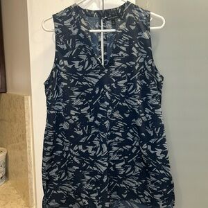 Women's Banana Republic Size Medium Blue V Neck Sleeveless Slit Top